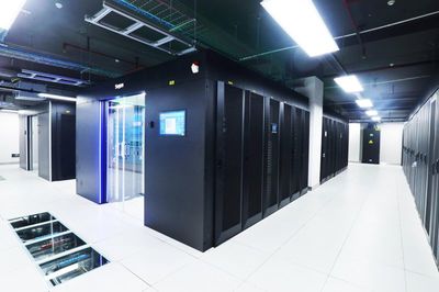 國(guó)內(nèi)首個(gè)存算一棧式液冷數(shù)據(jù)中心落地華南理工大學(xué)網(wǎng)絡(luò)工程